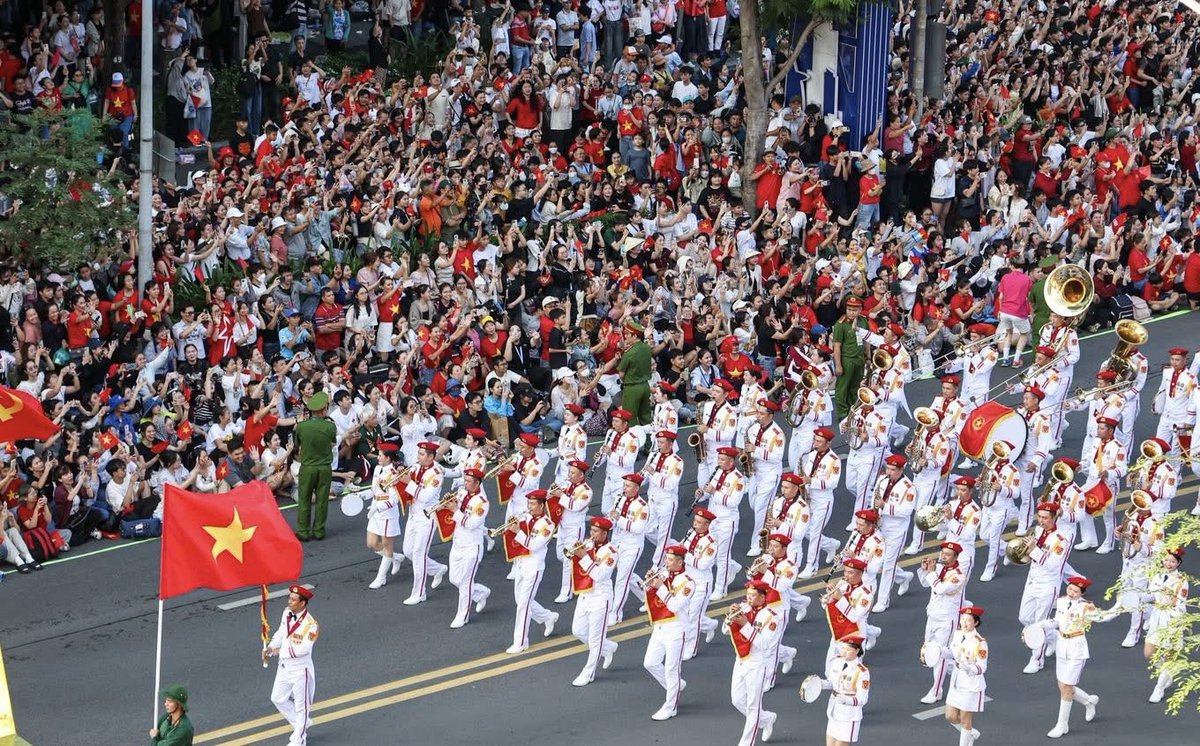 Toms33888's tweet image. Chuẩn bị sẵn sàng chưa các bạn ơiiiiii 🇻🇳👏👌👍👍👍🌺❤️🇻🇳❤️

#yiya
#Vietnam 
#30thang4