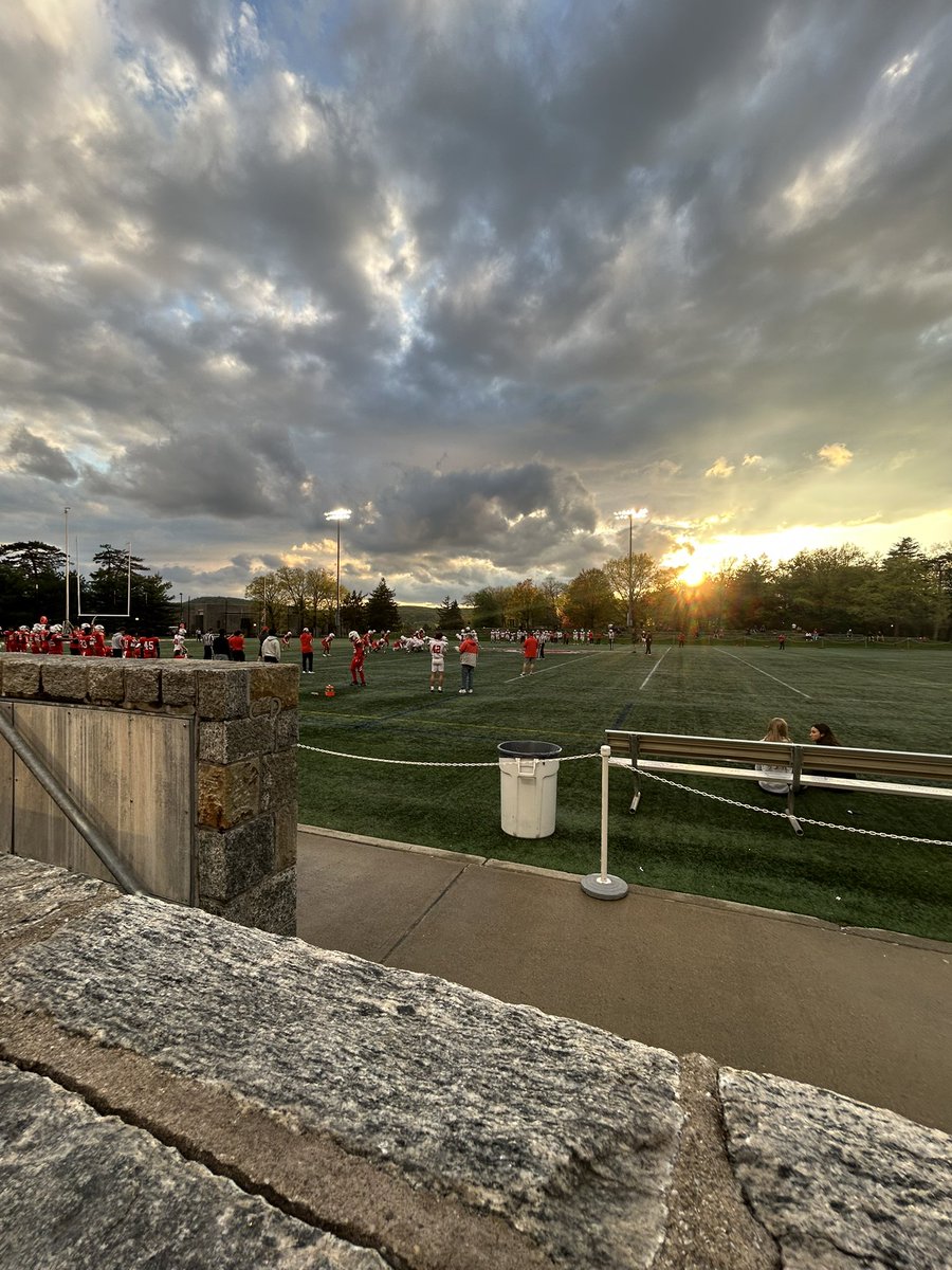 AlexDeckert101's tweet photo. Had a great JR day at Marist today! Looking foward to going to the camp on June 1st! 
@CoachJosephson @CoachKotlarz @CoachMWillis @John_P_OConnor @FoxholeRecruit @Marist_Fball @CoachSciarra @MW_FootballTeam https://t.co/4owDlG7640