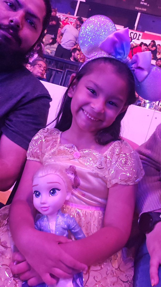 StylistMandiDay's tweet photo. #DisneyOnIce https://t.co/gryph4FIno