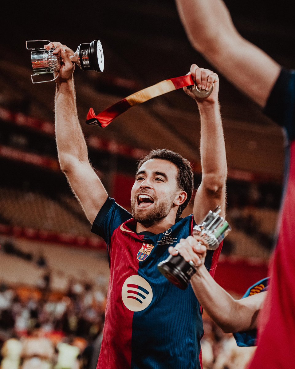 ericgm3's tweet image. Siiiii! CAMPIONS DE COPA CULERS!!! 🏆 Això va pels culers que ens heu ajudat, tanto en Sevilla como desde vuestras casas, en todo el mundo! ¡A celebrarlo! #ForçaBarça 💙❤️