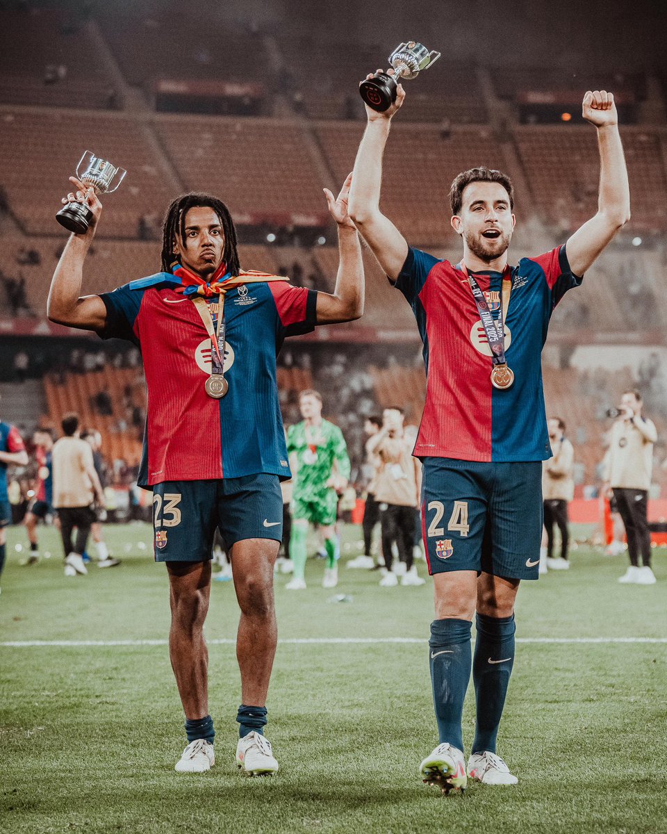 ericgm3's tweet image. Siiiii! CAMPIONS DE COPA CULERS!!! 🏆 Això va pels culers que ens heu ajudat, tanto en Sevilla como desde vuestras casas, en todo el mundo! ¡A celebrarlo! #ForçaBarça 💙❤️