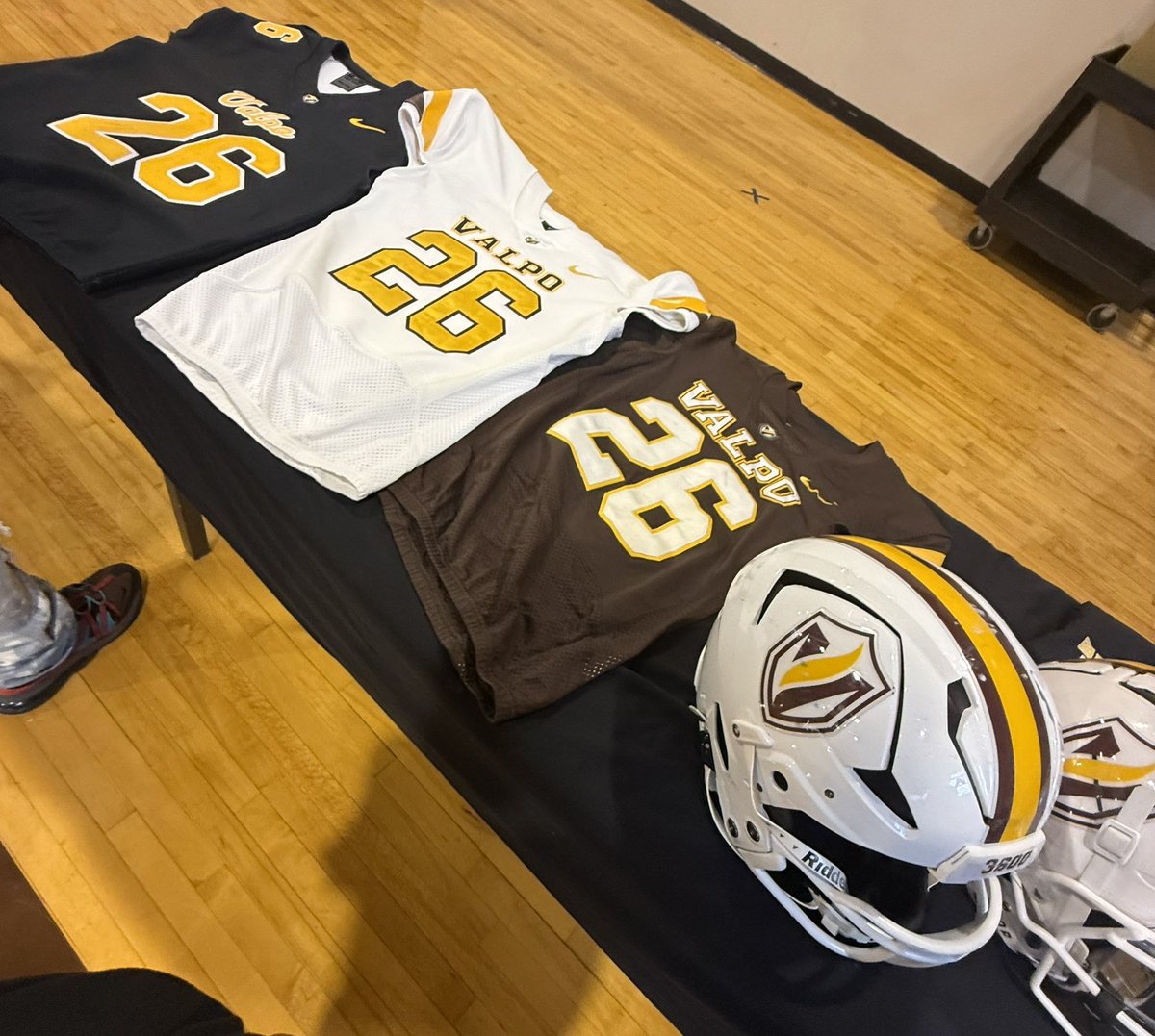 Ian Burris (@ianbur7) on Twitter photo Thank you <a href="/valpoufootball/">Valpo Football</a> and <a href="/CoachGeiger_/">Coach TG</a> for having me out today!
<a href="/CoachMmiller15/">Matt Miller</a> <a href="/IgnatiusFB/">Saint Ignatius Football</a> <a href="/PrepRedzoneIL/">Prep Redzone Illinois</a> <a href="/EDGYTIM/">Timothy “EDGYTIM” OHalloran</a> Thank you <a href="/valpoufootball/">Valpo Football</a> and <a href="/CoachGeiger_/">Coach TG</a> for having me out today!
<a href="/CoachMmiller15/">Matt Miller</a> <a href="/IgnatiusFB/">Saint Ignatius Football</a> <a href="/PrepRedzoneIL/">Prep Redzone Illinois</a> <a href="/EDGYTIM/">Timothy “EDGYTIM” OHalloran</a>