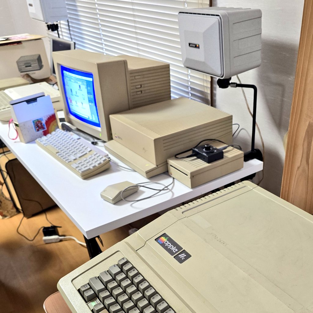 u1_oyo_a's tweet photo. 今年も稼働するApple IIが10台は集まってる🎶
思いの外に長持ち。火を吹いたりもしてるみたいだが
#Apple2 #FAPPLE https://t.co/thH8ucHcTb