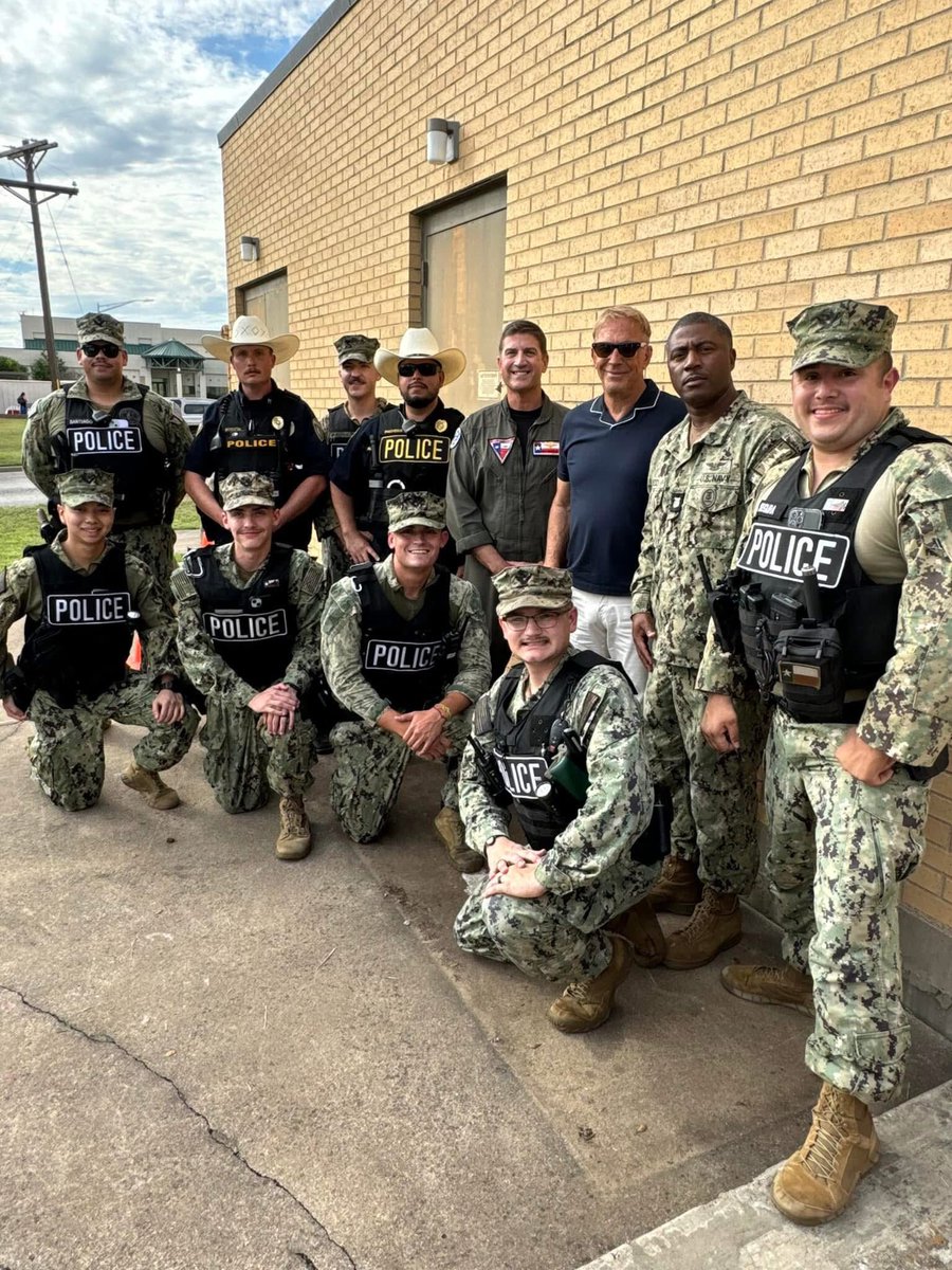 Kevin Costner Group &MW tweet media