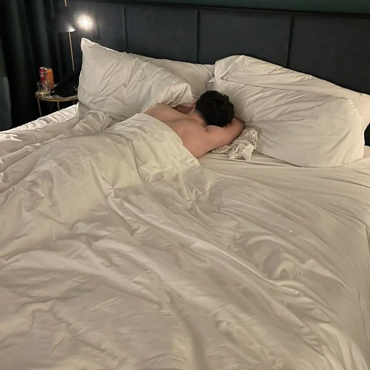 ccseungchan's tweet photo. chnmn au — roomies 🔞

chn y sngmn son roomies. chn es un chico muy reservado y caballeroso, además de ser un gran nerd, por otro lado, sngmn está locamente enamorado de él y siempre busca la manera de seducirlo para que pase algo entre ellos. https://t.co/sdfPp7pcfH