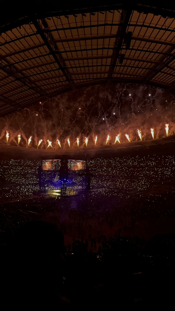 _carlastar_'s tweet photo. Merci le J de nous faire les concerts les plus fou, encore un qui restera gravé dans les mémoires  !
#Jul #StadeDeFranceEnY #LeJ https://t.co/akHLASX3pL