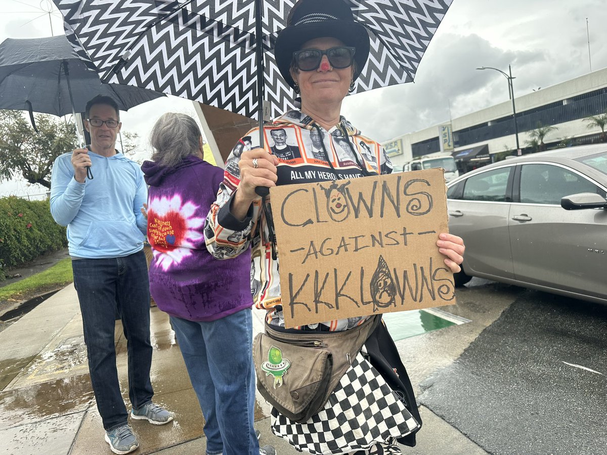 goRubenRuben's tweet photo. Oralè Resisters
Indivisible
Stop Avelo Air Deportations
Without due process protest
#Indisivible #50501SoCal #USDemocracy #AveloAir #DueProces https://t.co/NBzuIiZ3a8