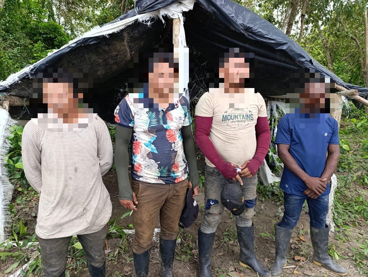 FuerzasMilCol's tweet photo. En el desarrollo de una operación de control fluvial, adelantada por la @ArmadaColombia sobre el río Meta, en el municipio de Maní, departamento de Casanare, se logró la captura de cuatro integrantes de una comisión criminal, perteneciente al grupo delincuencial, autodenominado Renacer Ejército Revolucionario Popular Antisubversivo de Colombia - ERPAC.

#ContundenciaOperacional
#ConLaFuerzaDeNuestrasFuerzas
