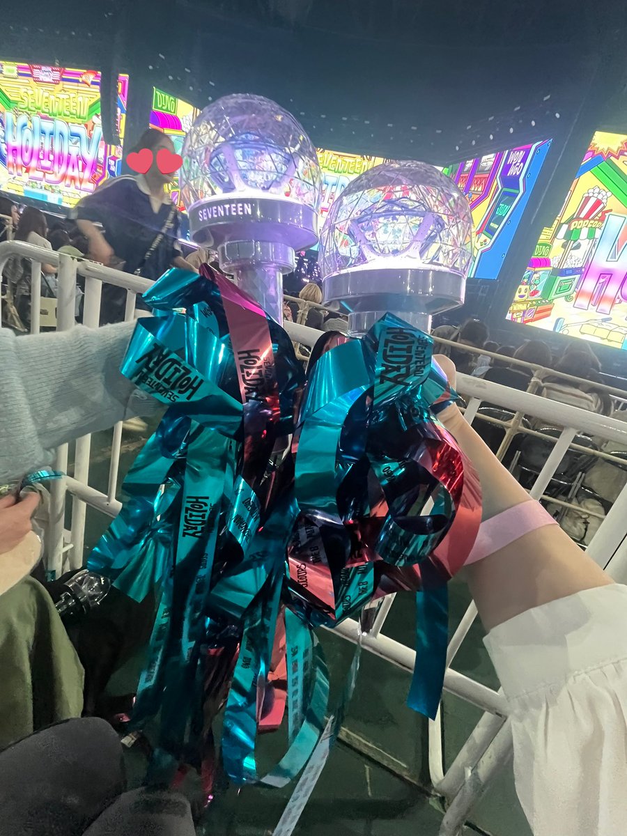 memechanjam's tweet photo. 1日しか参戦できなかったけど、その1日がアリーナで当ててくれた友達に感謝🥲💖
ジョシュアさんの笑顔見たらまた会えるように頑張ろうって思えたから次会えるまでまた頑張ろ😭
SEVENTEEN大好き💎💎💎💎💎 https://t.co/1BOCPS3nOG