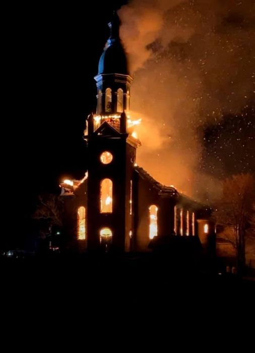 GillesB_QC's tweet photo. Les Églises et la question des enjeux sociétaux https://t.co/cIUMItMoZ7 
… Responsabilités et engagements sociétaux des églises: la «soupe populaire», c'est bien !
--> Et si les églises s'attaquaient à certaines racines iniques du problème ? https://t.co/lrhSpB150e