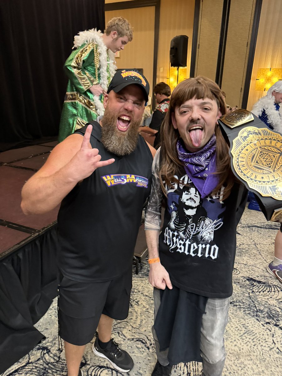 WellsMania's tweet image. S/O to @SquarCircleExpo for having me host the annual #SCX Costume Contest! That was a lot of fun! Definitely had to pick @DomMysterio35 &amp;amp; @RicFlairNatrBoy as the winners! These guys absolutely crushed it! 

#SCXV #SquaredCircleExpo #Indianapolis