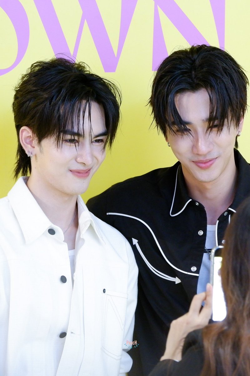 Peach_IsAmAre's tweet image. ปิดท้ายด้วย การขอบคุณสื่อทุกสำนัก ที่ทำให้มุนนี้ได้ภาพงานเหล่านี้ค่ะ สื่ออาจจะปวดหัวบ้าง แต่ด้วยความแฟนคลับก็รัก ศลป เค้าเช่นกัน ถ่ายกันชุลมุนไปหมด 555

#PerthSanta #เพิร์ธแซนต้า 
#CommaAndxPerthSanta
#CommaAndBeYourOwnMuse