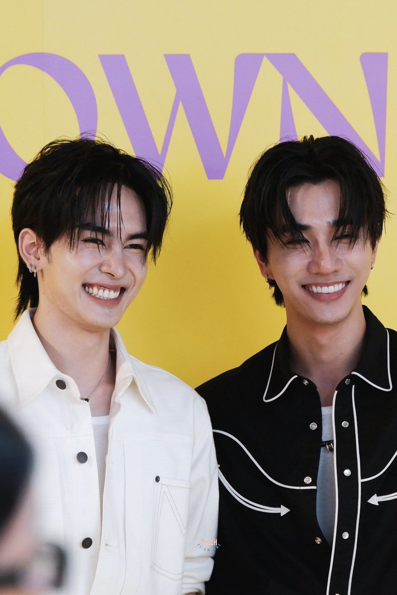 Peach_IsAmAre's tweet image. ปิดท้ายด้วย การขอบคุณสื่อทุกสำนัก ที่ทำให้มุนนี้ได้ภาพงานเหล่านี้ค่ะ สื่ออาจจะปวดหัวบ้าง แต่ด้วยความแฟนคลับก็รัก ศลป เค้าเช่นกัน ถ่ายกันชุลมุนไปหมด 555

#PerthSanta #เพิร์ธแซนต้า 
#CommaAndxPerthSanta
#CommaAndBeYourOwnMuse