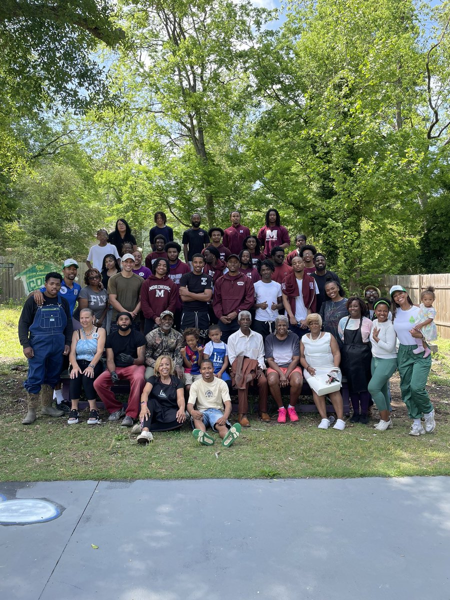 OfficialAshton's tweet photo. This is what it’s about. Taking that money and doing good for the city that raised me @ygmovement https://t.co/gV7sJfmi4T