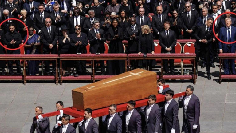 IamXmeOut's tweet photo. I don't think President Zelinsky is wearing a suit. yet again. #presidentzelensky #popefrancisfuneral #DonaldTrump https://t.co/G00ieNEMrv