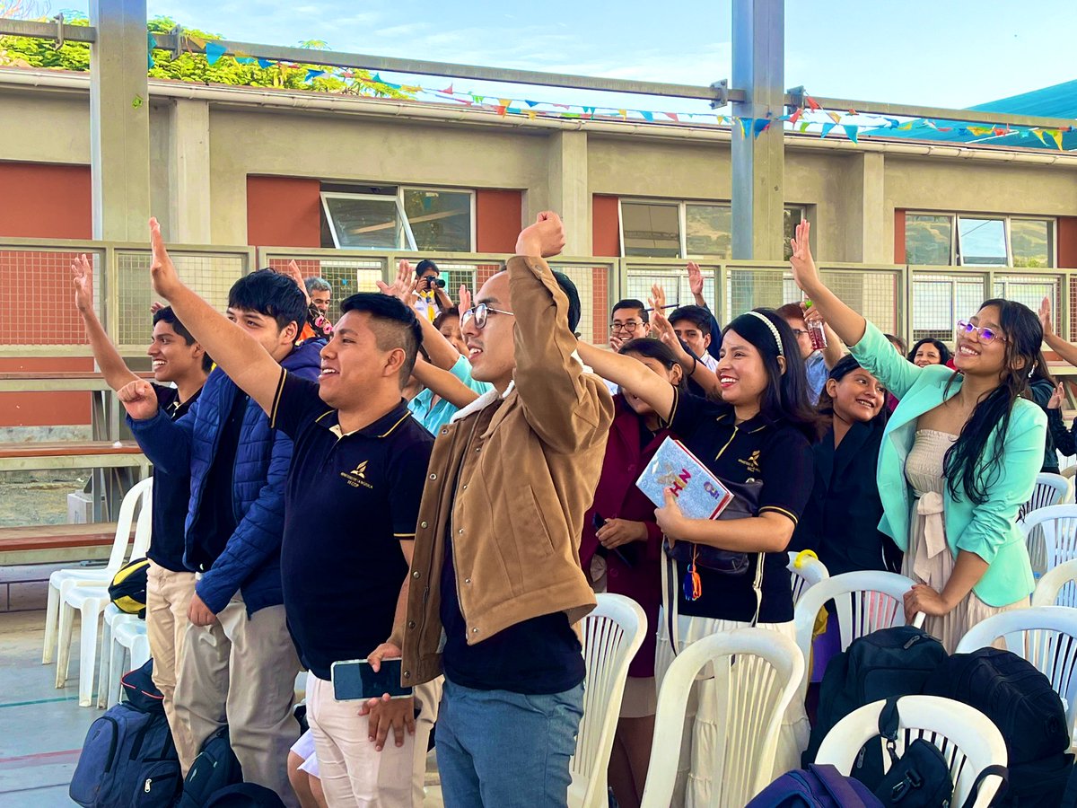 AdventistaMiCOP's tweet photo. Con gratitud 🙏🏻 a Dios por todas las bendiciones derramadas durante la #SemanaAntioquia #MarcasDeCristo dio inicio el programa de cierre.
#EvangelismoAntioquía 📖🔥 https://t.co/d63OwG5SWv