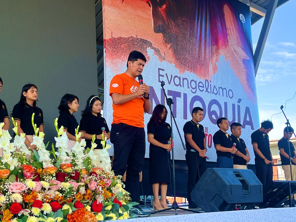 AdventistaMiCOP's tweet photo. Con gratitud 🙏🏻 a Dios por todas las bendiciones derramadas durante la #SemanaAntioquia #MarcasDeCristo dio inicio el programa de cierre.
#EvangelismoAntioquía 📖🔥 https://t.co/d63OwG5SWv
