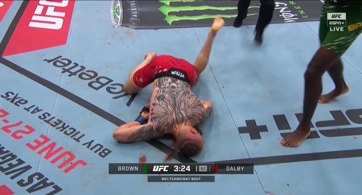 BROWN SLEPT HIM
#UFCKansasCity