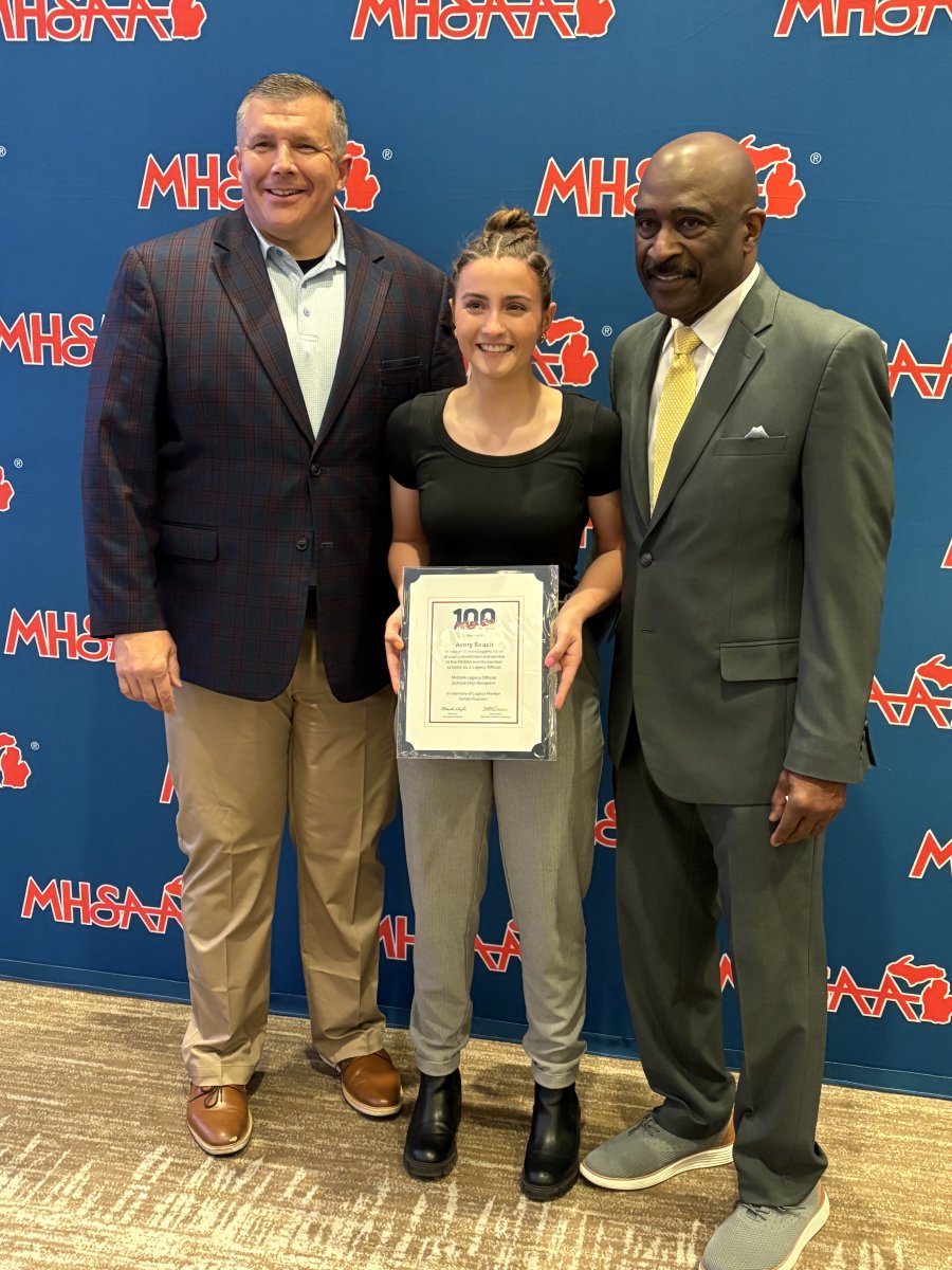 MHSAA's tweet photo. 🎖️Help us congratulate Avery Beach, this year’s Randy Paulson Award winner!
Avery, a senior at Mason High School, is making her mark as a Legacy Official in softball and volleyball. The future of officiating is bright! 💯
#official #award #congrats #LegacyOfficials #MHSAA https://t.co/OcGhZTlumE