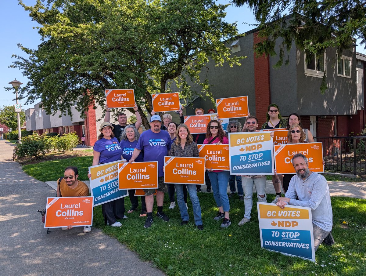 Our wonderful sign wave crew was in Quadra Village this afternoon 🧡 

We’ve knocked on thousands of doors this campaign &amp; had great conversations with voters.

Join our final few shifts before the polls close on election night!

volunteer.ndp.ca/BVIC/rsvp/c066…