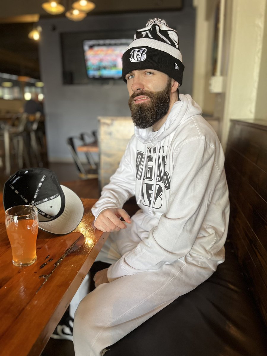 DatDudeCory's tweet image. ⚪️⚫️