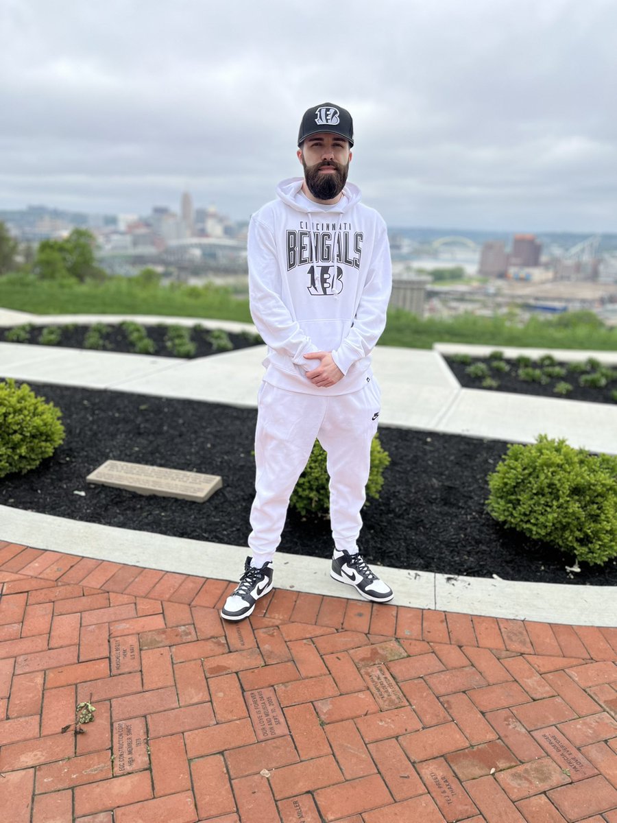 DatDudeCory's tweet image. ⚪️⚫️