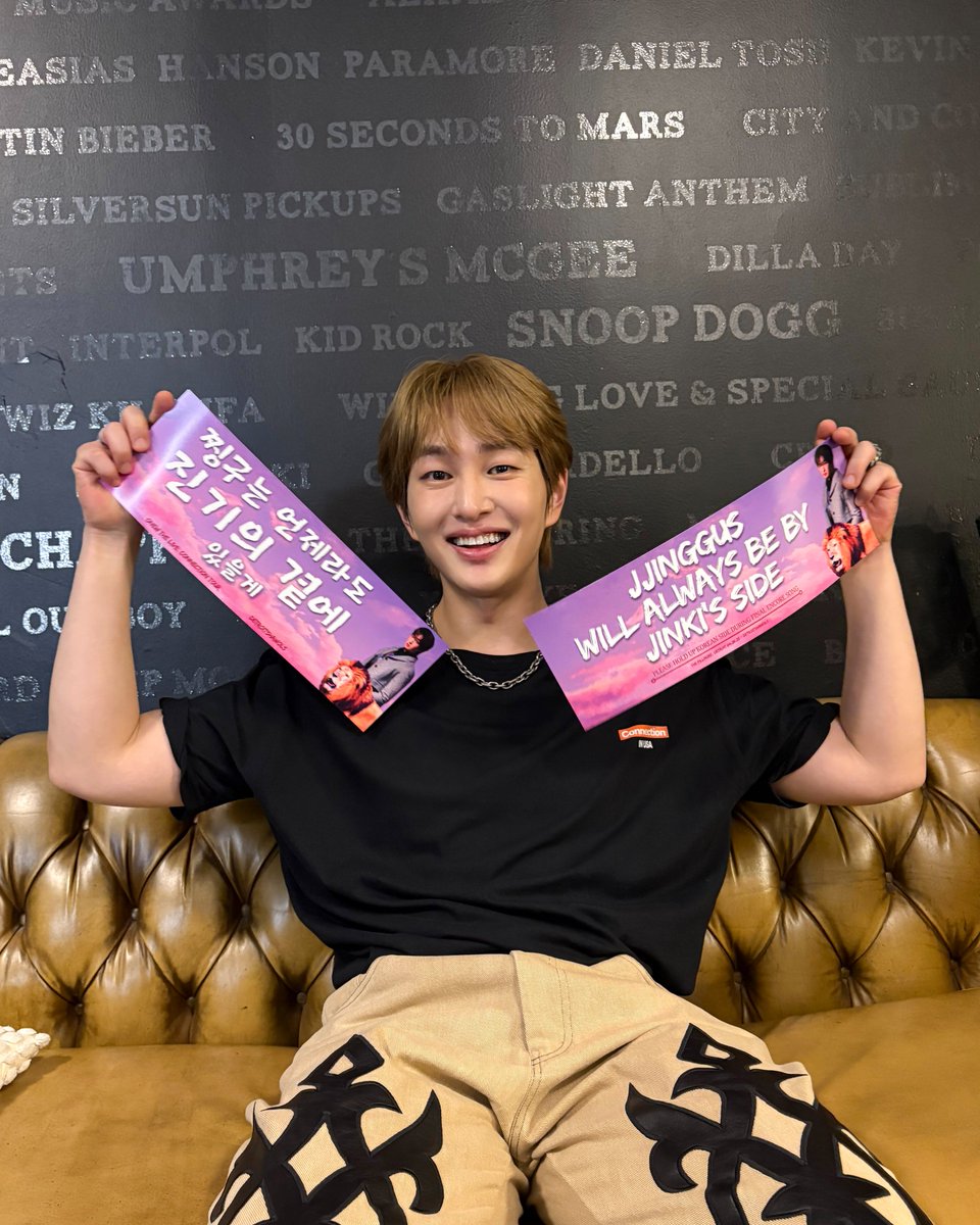 ONEW_GRIFFIN's tweet photo. 언제나 곁에서 사랑을 충전해 주신 덕분에 오늘도 행복 MAX❣️

#온유 #ONEW
#ONEWTHELIVE 
#ONEW_THE_LIVE_CONNECTION #CONNECTION
#온유더라이브 #온유콘서트
#ONEWTHELIVE_USA #ONTHELA_USA https://t.co/6EX4siNPWU