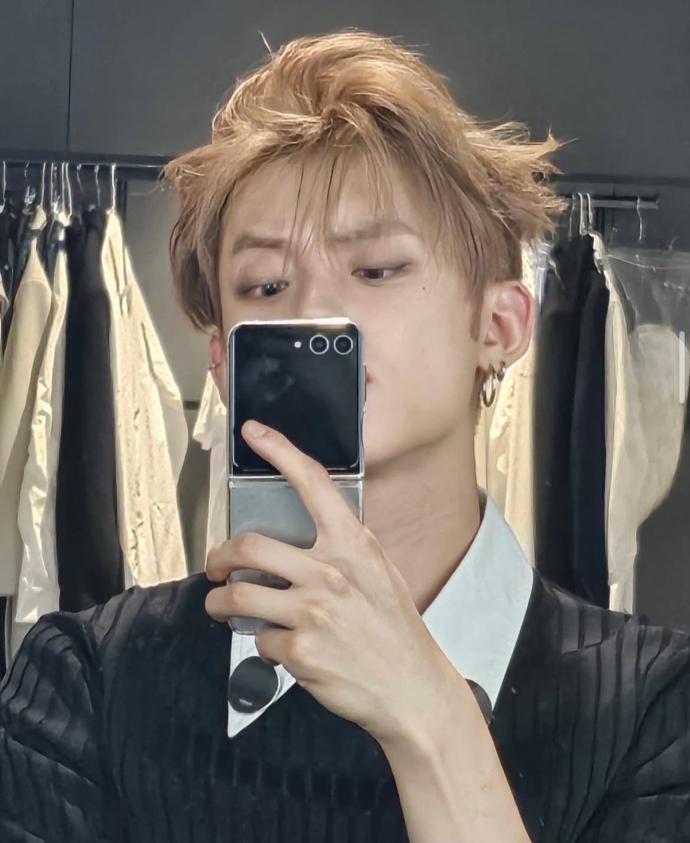 ⠀

            . . . 

⠀