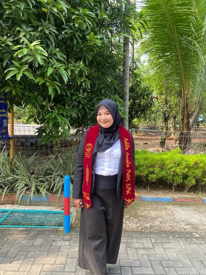 alhamdulillah ala kulli hal
finally i did it 3,5 years passed𐙚 

sidang skripsi lancar dan bisa jawab semua pertanyaan penguji dan dospem! ⭐__⭐
sidang ga nyampe sejam, sedikit revisi, dosen penguji banyak ngasih masukan aja. Gaada pembataian, 🥺💕 

I become unofficially S.Psi