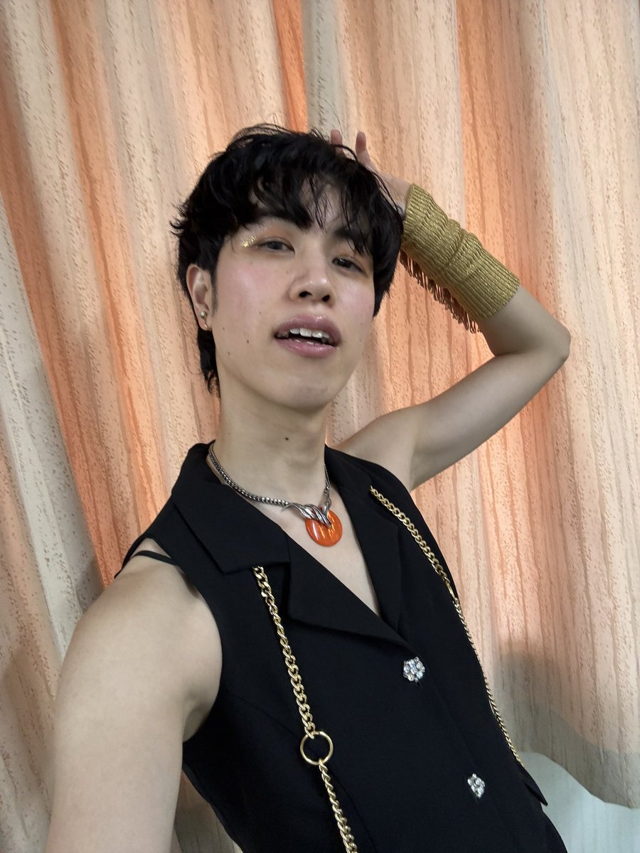 b_nazki's tweet photo. ラブピーフリーマーケットでライブ、ありがとう☺️🎤🫶温かい応援に感謝を込めて💐🌻🌈✨

performed at Love-Pea Free Market😉🎤

#bnazki #newalbum #prisoner #prisonertour https://t.co/EWO9jhWixC