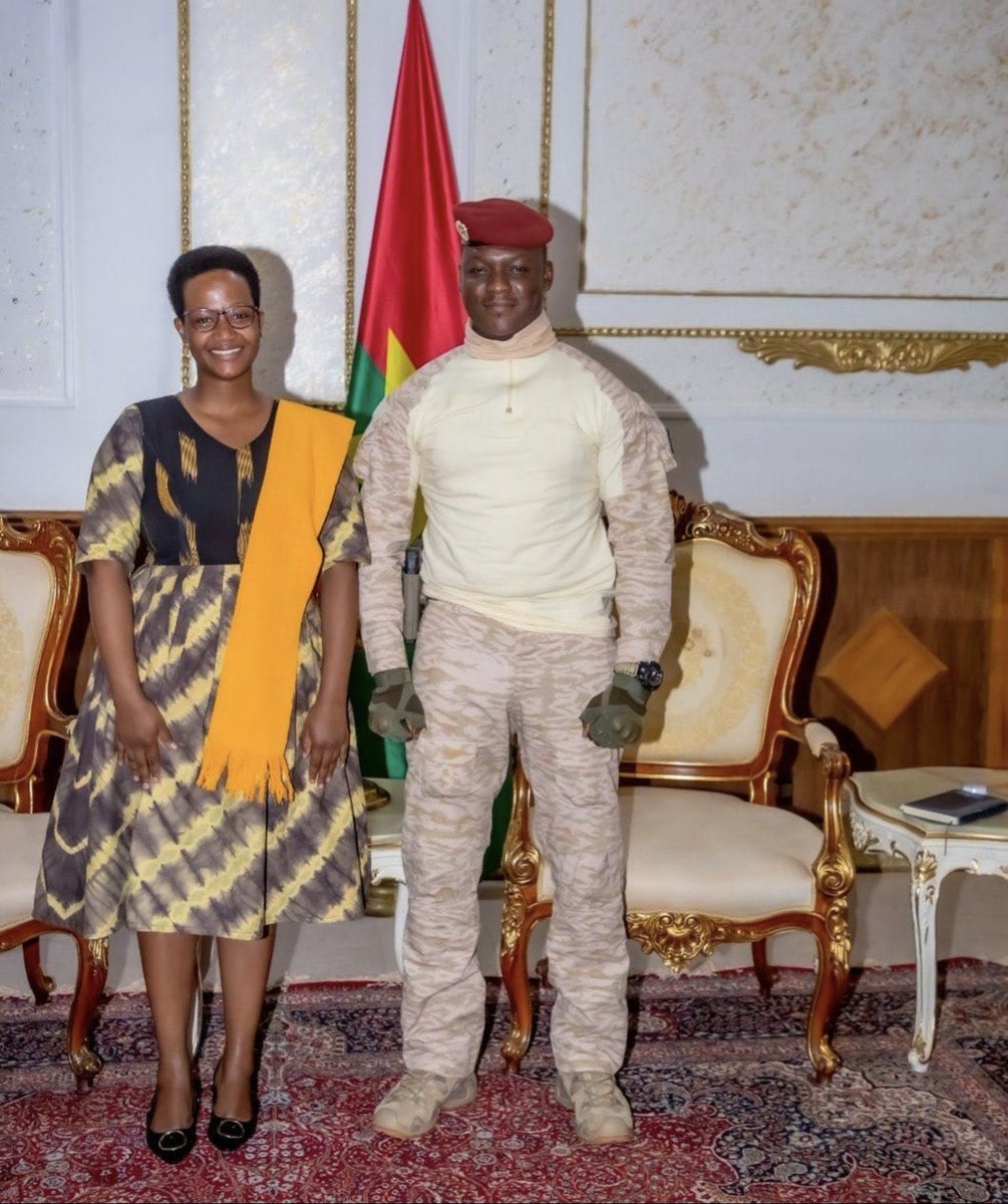 ❌The lady in the pic is not Ibrahim Traore's wife, she's <a href="/OliverMutesi/">Mutetsi Oliver</a> a Ugandan, Pan African Youth Vice President, ntamwanya w'abagore afise the fighter leader 💪✊🏹
<a href="/umurwanyi257/">umurwanyi | BDF 🇧🇮</a>
<a href="/IntareZamweziGi/">Intare za Mwezi Gisabo 🇧🇮</a> <a href="/OnesphoreBizoza/">Bonaparte</a> @Ruzobavak <a href="/Bmwami10/">UMWAMI 👑🇧🇮</a>