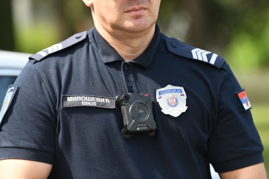 bmrpgta5's tweet photo. Balkanska mreža Roleplay ti želi pružit maksimalni realizam i zanimljivost roleplaya, zato se trudimo da i državne fakcije imaju odgovarajuće uniforme.

Pogledaj kako to izgleda na slikama, procijeni jel radimo dobar posao i stavi ❤️‍🔥 ako ti se sviđa!

#balkan #srbija #bosna https://t.co/Z5GqEwIYjk