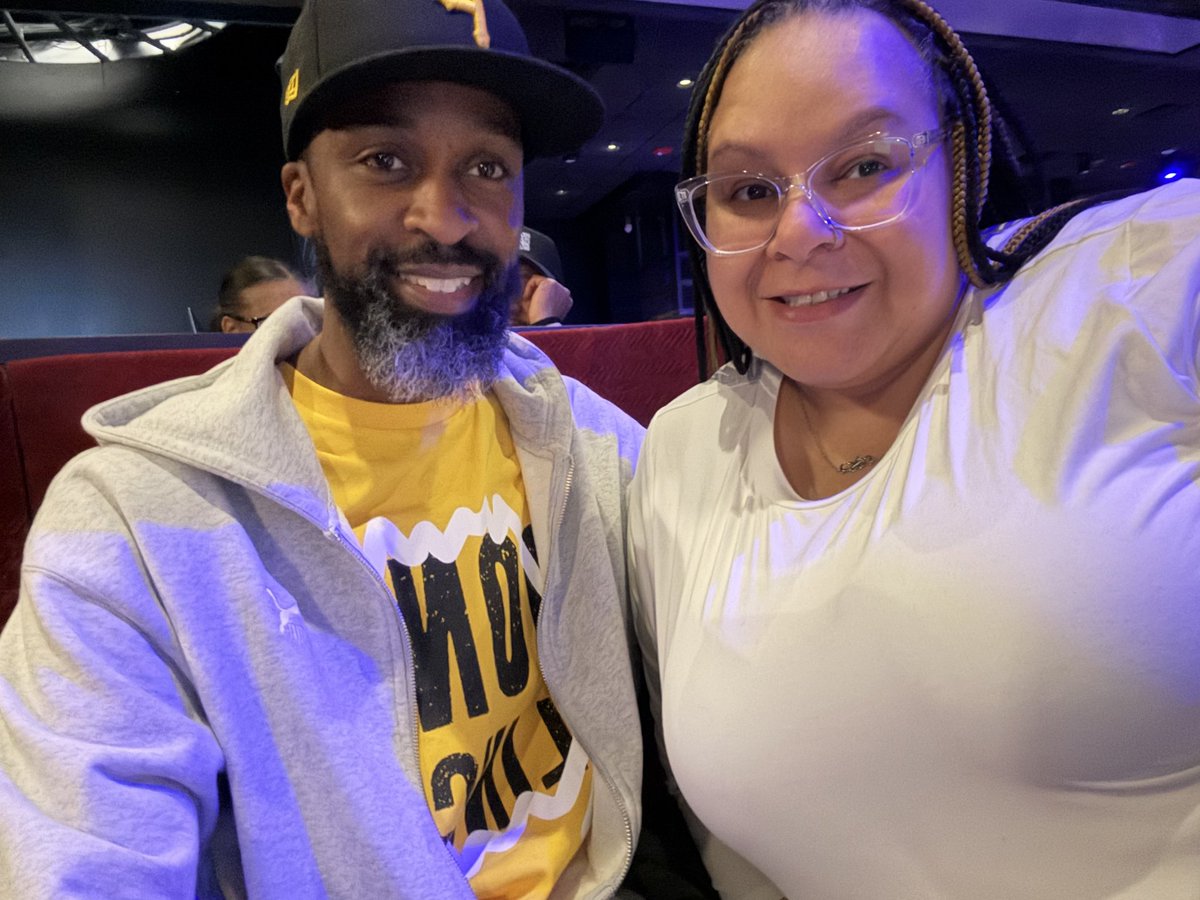 andrejamal79's tweet photo. About to check out @MarlonWayans
#datenite #milwaukeeimprov https://t.co/uBGJR27tFk