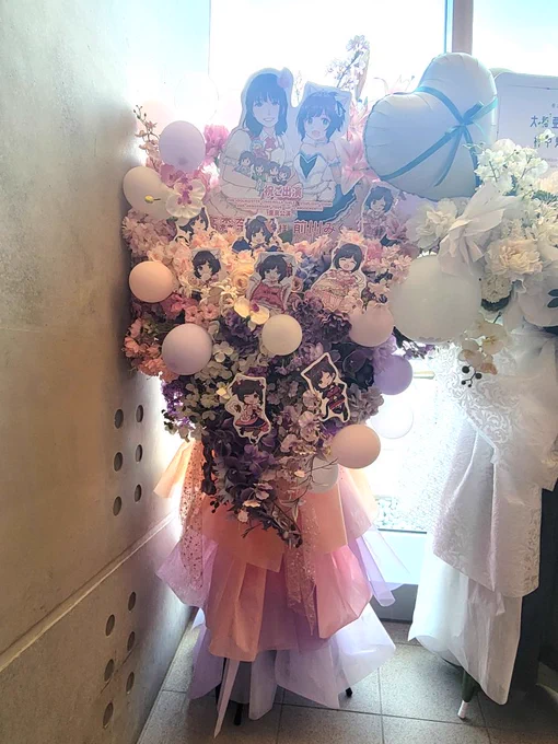 フォロワーさんたちのお花①逆光MAXできれいに撮れなくてごめんね 知り合いのみくPフォロワーたち単独めっちゃ出してて愛強すぎて笑った(みく単独、全体内でもトップクラスなのでは) 家族Pさんの観覧車も無事回ってて良かった～～!! #デレステ10thツアー #デレステ10thツアー東京