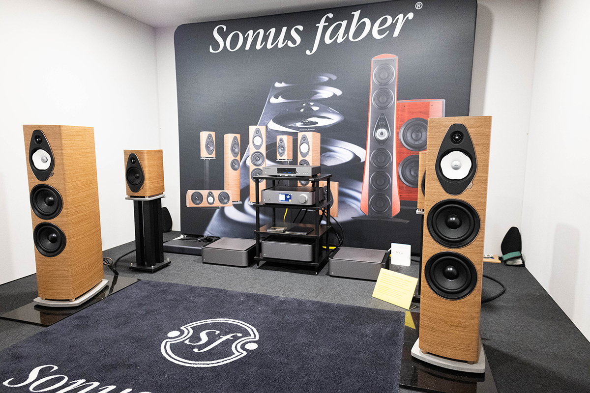 pw_audio's tweet photo. 【ペナンオーディオショウ】オーディオイベントの華となるのは、やはり憧れのハイエンドシステム。dCSやコード、マジコ、ソナス・ファベールなど、日本でも人気の高いブランドが数多く展開されています
https://t.co/hWVWGFVgkX
#NIAV #Penang #Malaysia https://t.co/HmFJejzhsJ