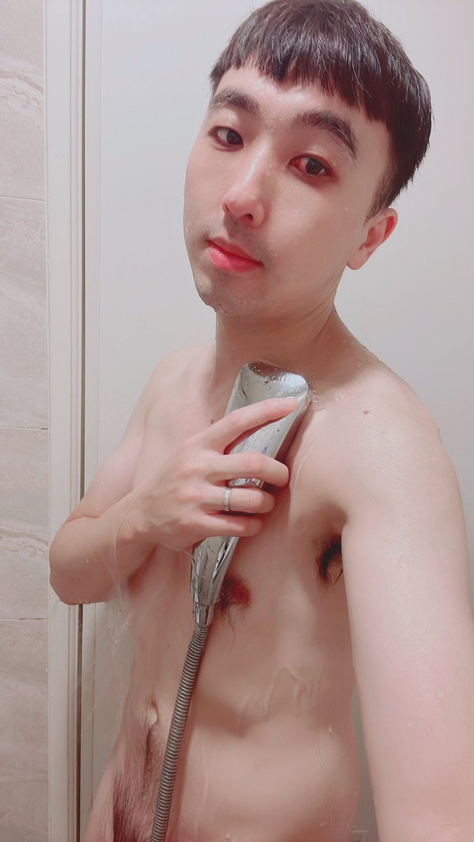 休假兩天

不是鼻子過敏🤧

不然就是眼鏡紅紅的😵‍💫

一早起來沖個熱水澡舒服一下好了🚿

#休假 #過敏 #早安 #沖熱水澡 
#誰要一起洗 #偶爾發發文