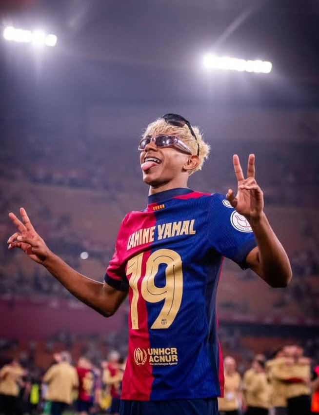 como1907_'s tweet photo. Congratulazioni a Lamine Yamal per la sua grande prestazione e anche per la sua consacrazione nella Coppa del Re contro il Real Madrid durante l'intervallo dei giocatori.
Grazie Lamine, le tue gioie sono le nostre! 💙🤍 https://t.co/kEuFnGIB1a