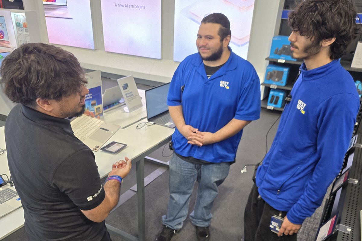 Cisco_Lenovo's tweet photo. Collaborating and Training! #WeAreLenovo #PremiumSTARS https://t.co/wiWV8Nc9w9