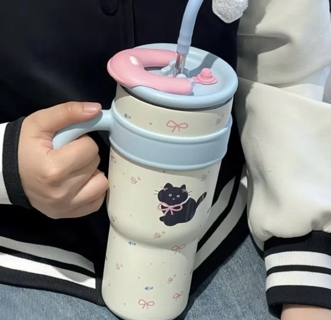 Yeeeyyyy finally aku nemuin thmblr superrr gemesss bgt 🤩 jadi bikin aku semangat buat minum air putih 🥳 ukurannya ada yg besar &amp; kecil, cocok buat di rumah, bisa juga buat minum di kantor, bahannya dari stainless, bisa buat air panas &amp; dingin 👍