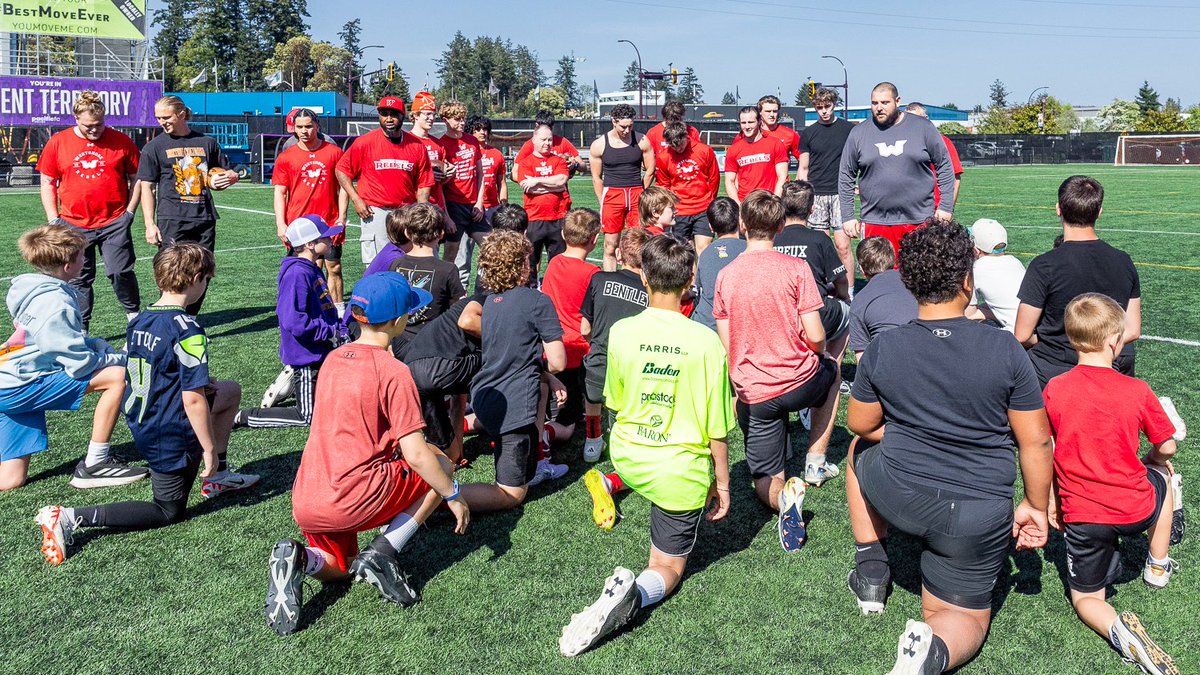 Thank you to the youth football players who came to our Youth Skills Camp today! A huge shoutout to <a href="/KieranPoissant/">Kieran Poissant</a> with the <a href="/BCLions/">BC LIONS</a> for being our guest coach, to all our coaches and players who also volunteered their time, and to Allsportmedia.ca for these great photos!
