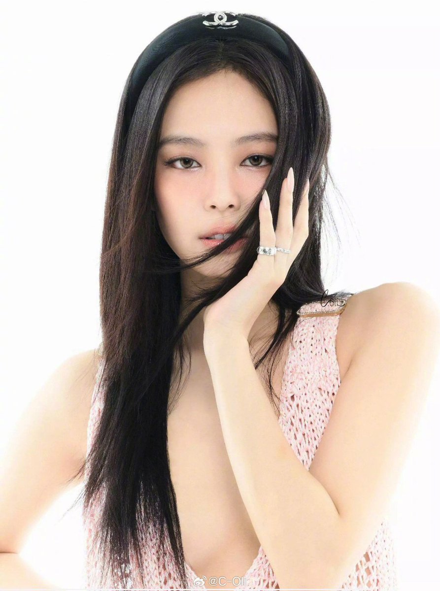 jenniekimbrasil's tweet photo. 📌| Novos alcances de #Ruby e #StartaWar ⚔️:

1. Start a War ultrapassou 30 milhões de streams no Spotify • 9ª faixa de Ruby a alcançar essa marca.

2. Ruby (60 dias) se torna o álbum feminino de K-Pop mais rápido a ter 9 faixas ultrapassando 30 milhões de streams no Spotify, ultrapassando o rosie (138 dias).

#JENNIE #제니 @jennierubyjane @oddatelier @Jennie_HQ