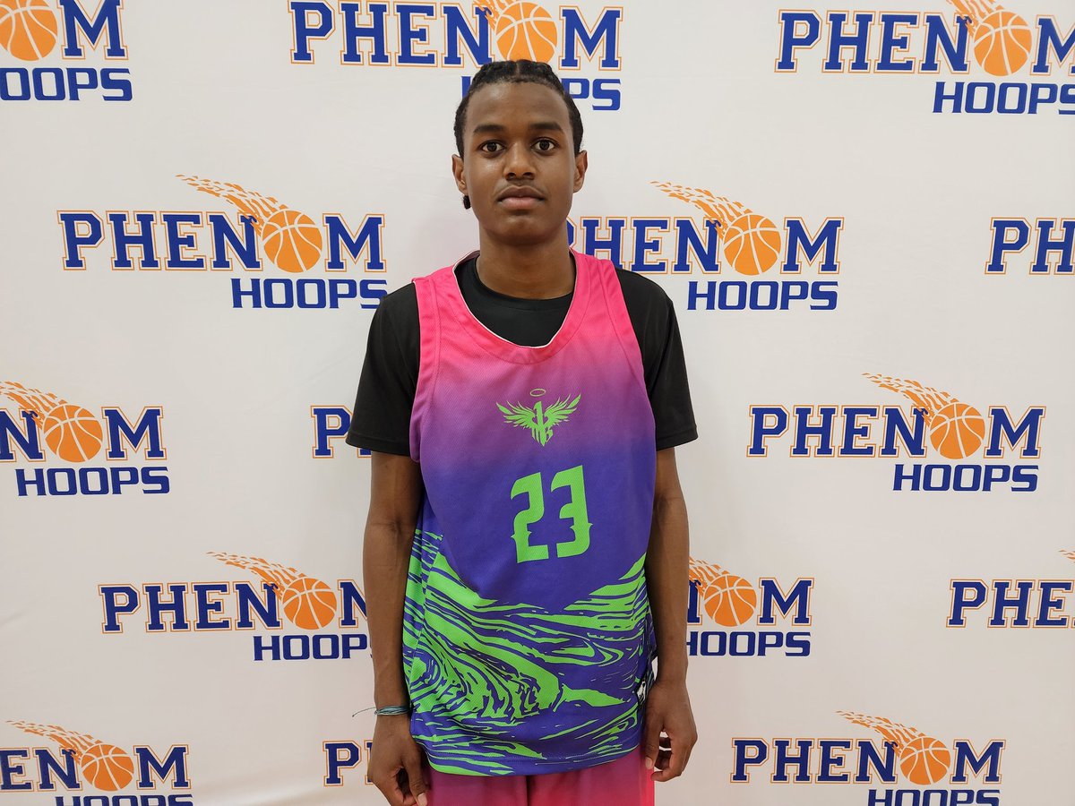 2028 Jaylen Bowden (1of1) is a playmakinf guard that excels in creating and scoring off the bounce well. Scored effectively, attacked the defense, and showed good quickness in his game. #PhenomChallenge