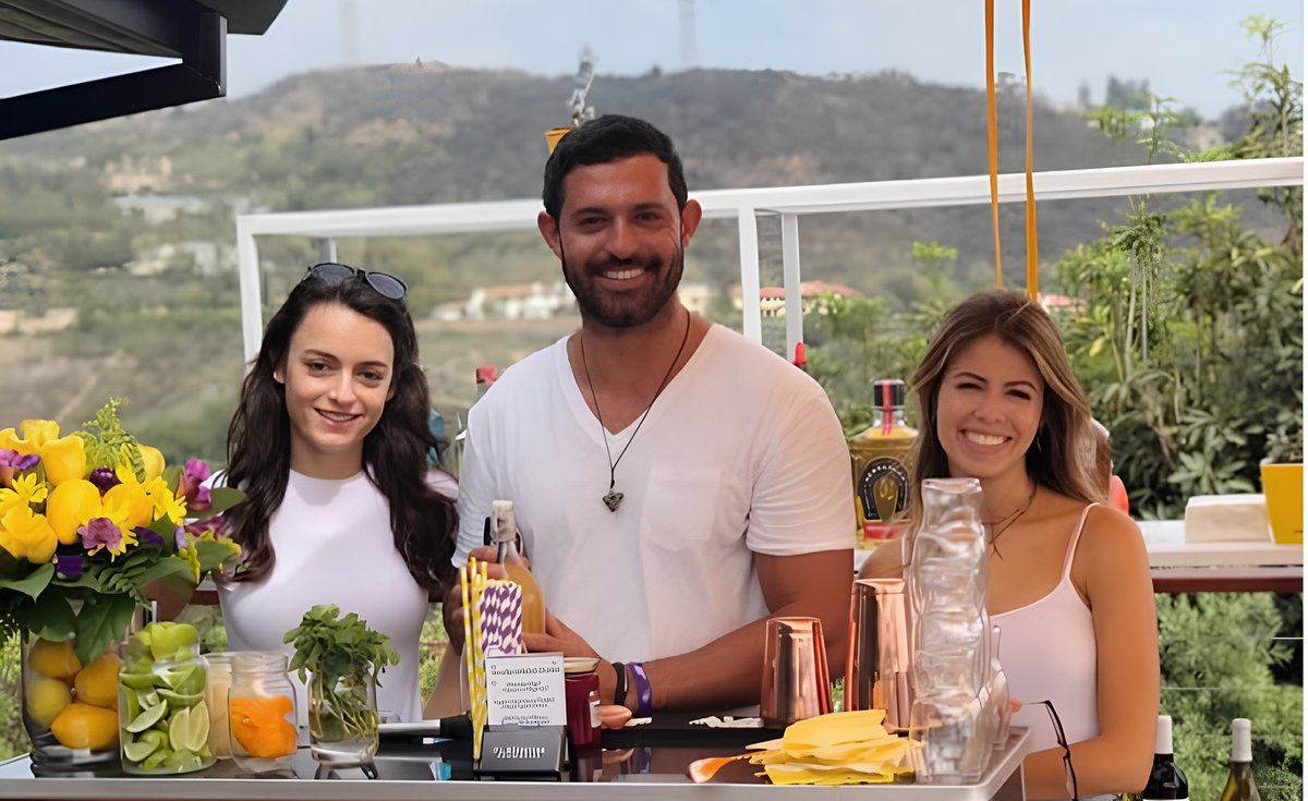 platinumbartend's tweet photo. Shaking up the perfect party with attractive, personable &amp; talented event staff &amp; delicious cocktails!
#BartendersLosangeles #LosAngelesEventStaff https://t.co/z8E15ySDJf