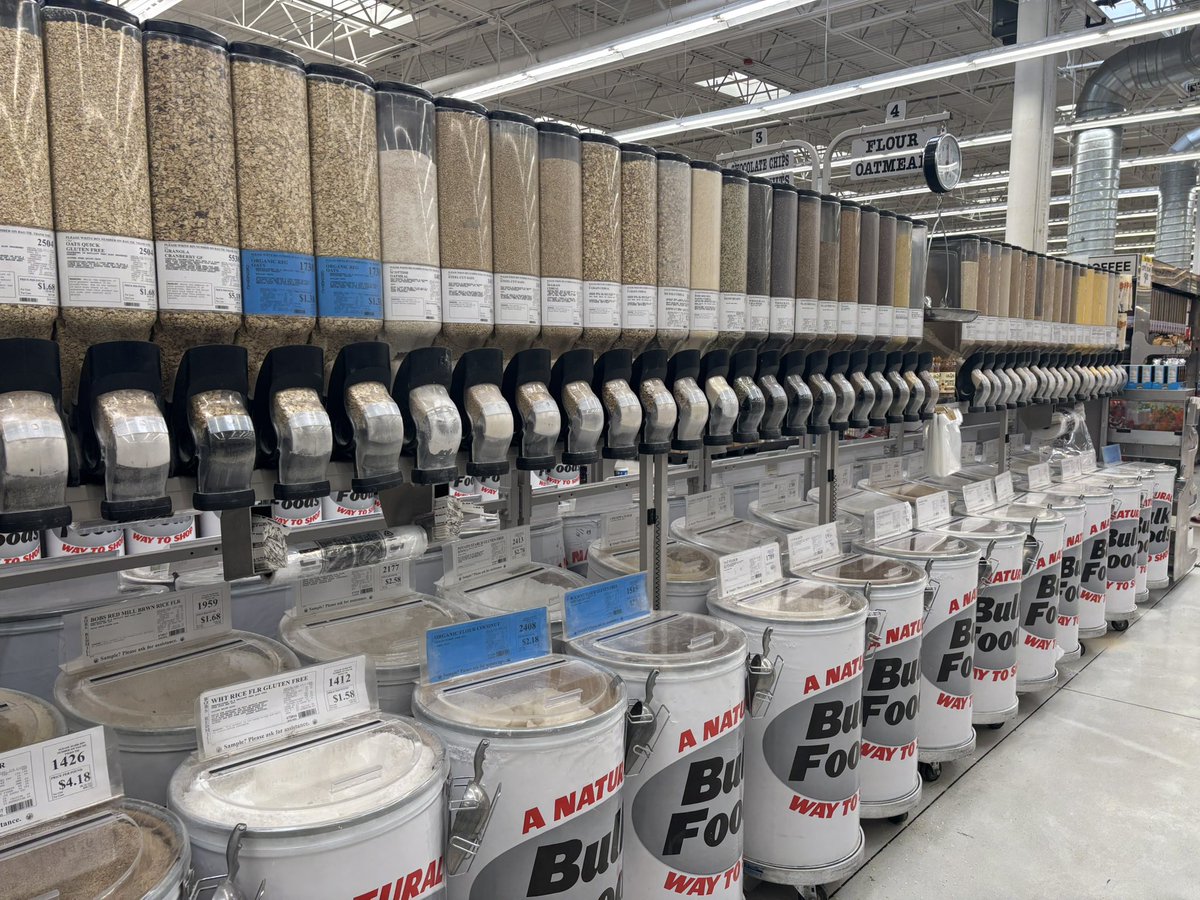 WinCo Foods行ってみた
パプリカ48セントで激安
量り売りのシリアルとかお菓子とかもあって楽しい
クレジットカード使えなくてデビットカードだけなので注意