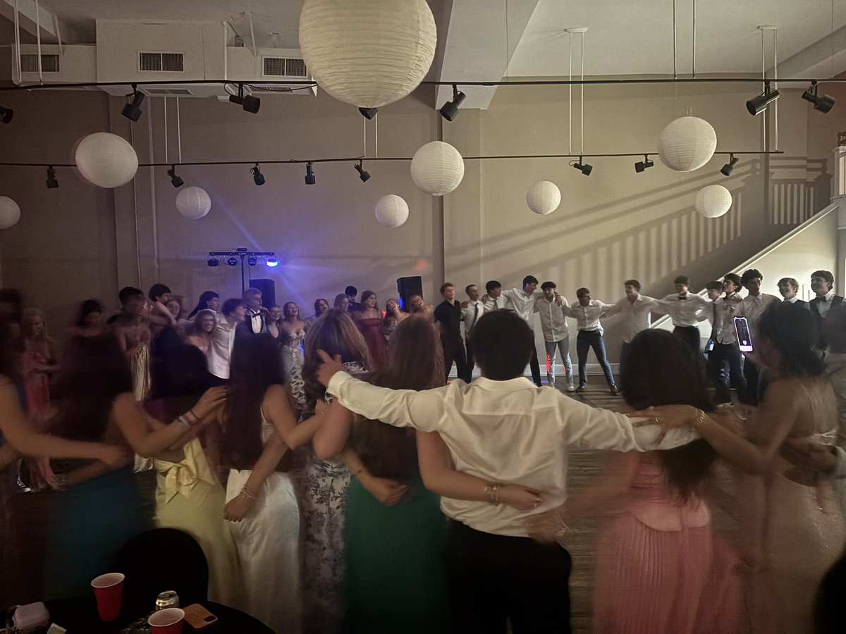 WCDS_Upper's tweet photo. Safe to say the kids had a blast at prom! @WestchesterCDS https://t.co/vz78sSAz8M