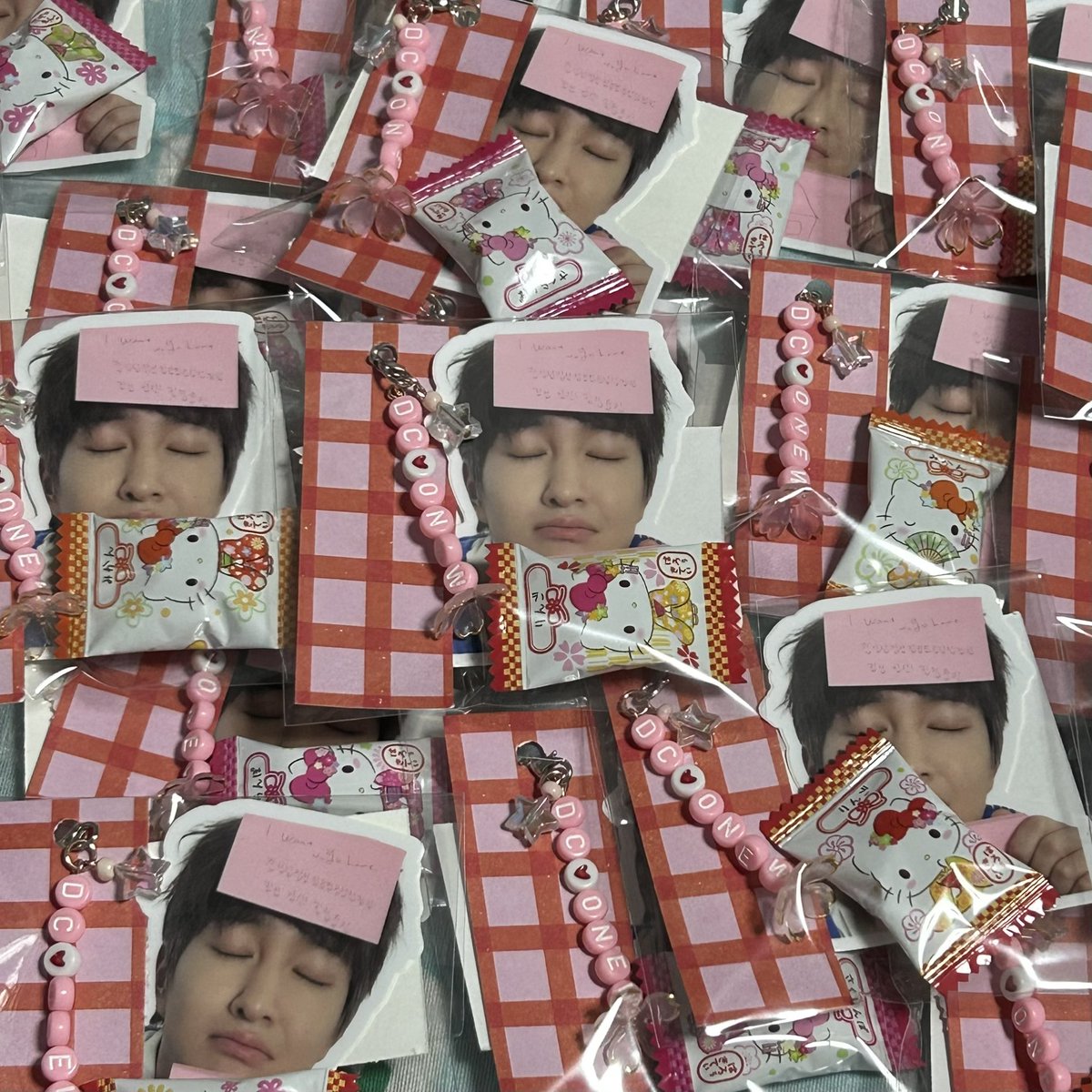 FreakkeyCo's tweet photo. 💎 Onew The Live: Connection in Washington DC Freebies 💎

Admin Z will be passing out these goody sets with phone charms, stickers, and sakura candy 🌸

#온유 #ONEWTHELIVE #ONEWTHELIVE_USA #ONEW_THE_LIVE_CONNECTION
#ONEWTHELIVE_DC https://t.co/koFbISGobD
