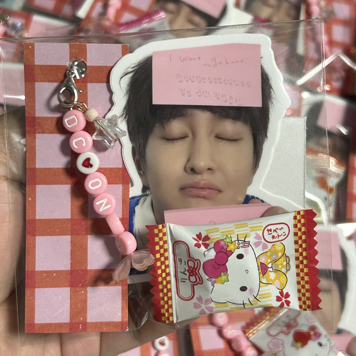 FreakkeyCo's tweet photo. 💎 Onew The Live: Connection in Washington DC Freebies 💎

Admin Z will be passing out these goody sets with phone charms, stickers, and sakura candy 🌸

#온유 #ONEWTHELIVE #ONEWTHELIVE_USA #ONEW_THE_LIVE_CONNECTION
#ONEWTHELIVE_DC https://t.co/koFbISGobD