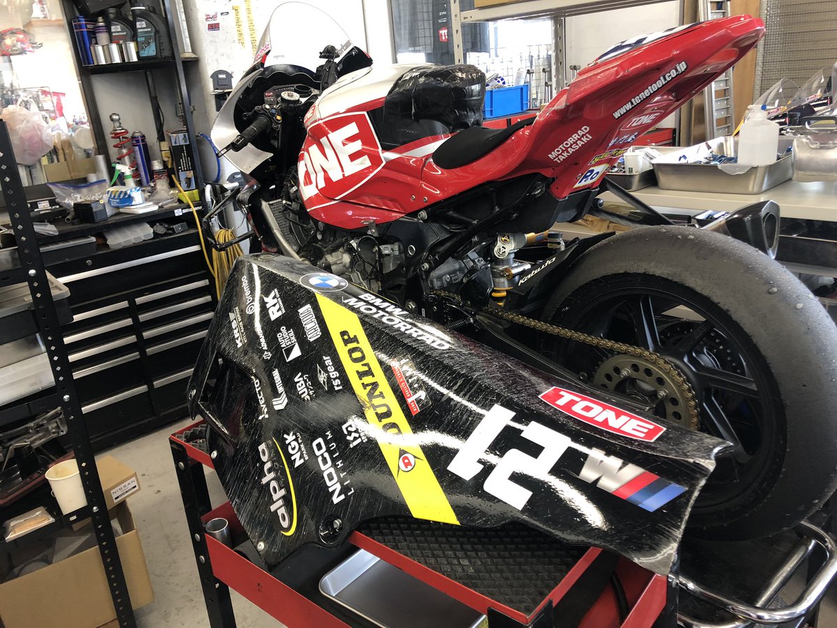 syncedge4413's tweet image. おはようございます😃
次のレースはSUGO。
その次は鈴鹿8耐です。
まずは修理から〜
#TONERTSYNCEDGE4413BMW #tonetool #tone株式会社 #ロードレース #バイク好きな人と繋がりたい  #工具