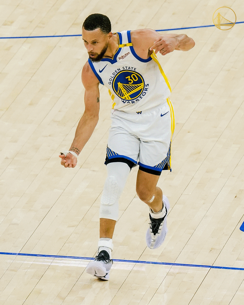 warriors's tweet photo. FOURTH QUARTER.

Lock. In. #DubNation https://t.co/bC4wTYElB5