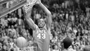 joefav's tweet image. #Nuggets Aaron Gordon  finish pretty close to this one, albeit not a championship like the Lorenzo Charles shot for #ncstate. #NBAPlayoffs2025